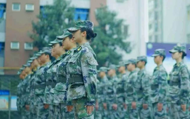 青春铸国防 共筑强国梦&mdash;&mdash;华商理工国防教育特色班