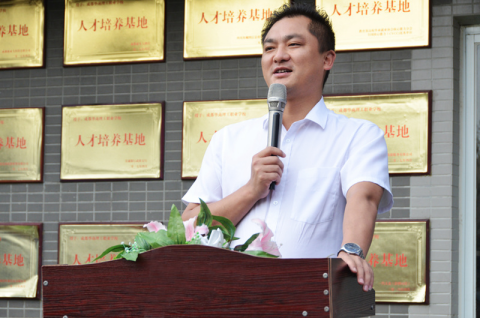 9.24推陈出新，波澜壮阔— 华商学子自主研制“华商号”高铁动车模型183.png