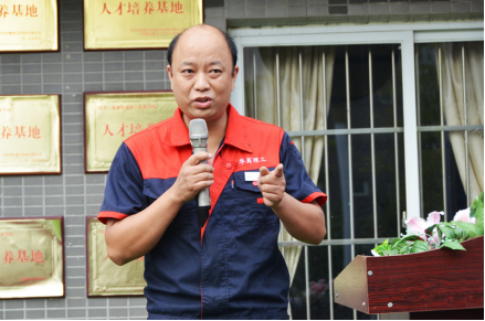 9.24推陈出新，波澜壮阔— 华商学子自主研制“华商号”高铁动车模型601.png