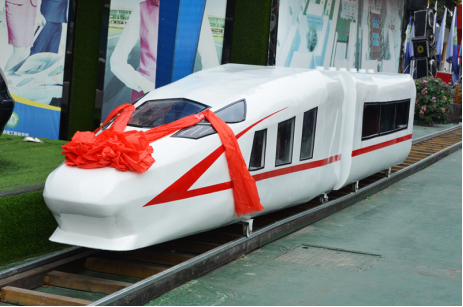 9.24推陈出新，波澜壮阔— 华商学子自主研制“华商号”高铁动车模型1307.png