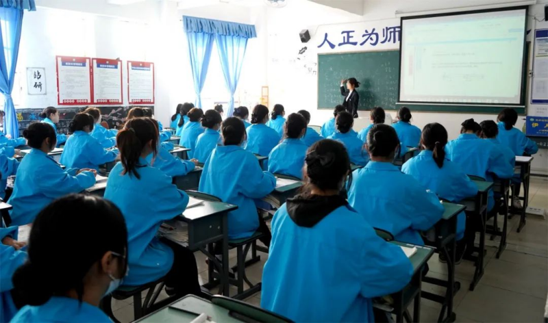 【公众号】3.10教师风采展映（一）    孙雪艳：师泽如光，虽微致远450.png