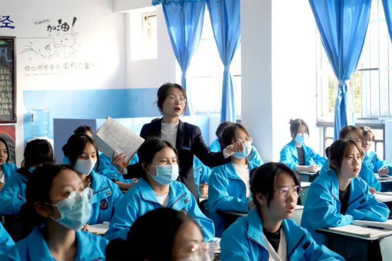 【公众号】3.10教师风采展映（一）    孙雪艳：师泽如光，虽微致远863.png