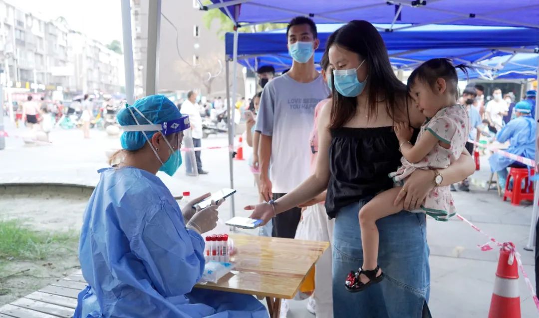 凝聚志愿力量，共筑&ldquo;抗疫防线&rdquo;&mdash;&mdash;成都华商理工职业学校志愿者在行动