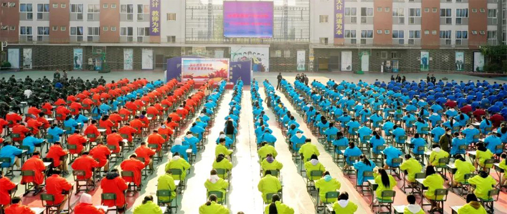 握笔为剑，意气奋发 &mdash;&mdash;华商理工2023&mdash;&mdash;2024学年度第一学期期中考试顺利进行