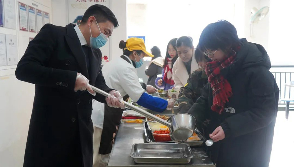 暖胃更暖心&mdash;&mdash;华商理工全体师生同吃一锅羊肉汤