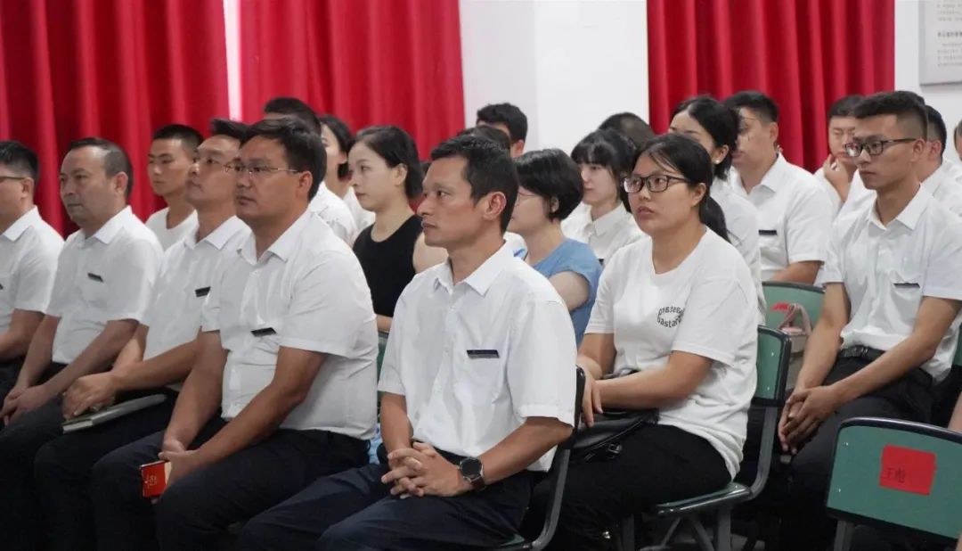 教以潜行，研以致远&mdash;&mdash;成都华商理工职业学校召开2023年暑期教职员工综合能力提升培训会