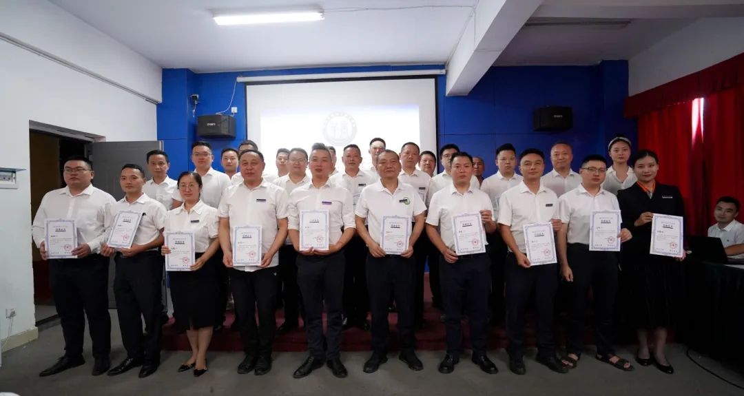 青春献教育，一路向未来&mdash;&mdash;成都华商理工职业学校暑期教师能力提升培训活动圆满结束！