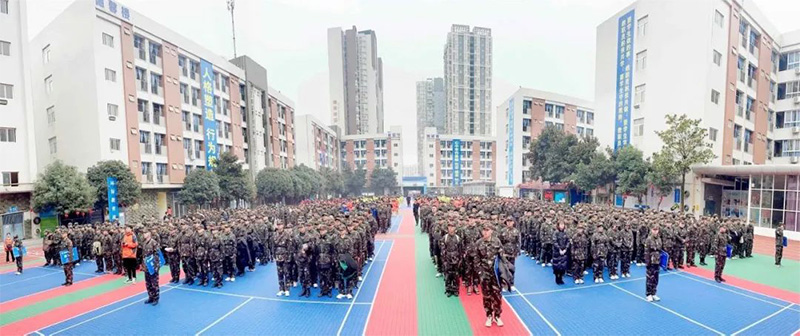 龙首昂扬志千里 梦想闪耀谱新篇&mdash;&mdash;华商理工隆重举行新学期开学典礼暨升旗仪式