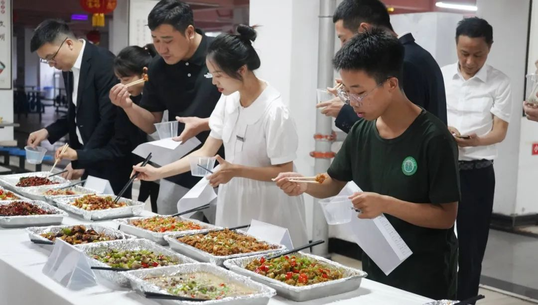 华商理工美食革命：创新菜品研发，师生共鉴美味新篇