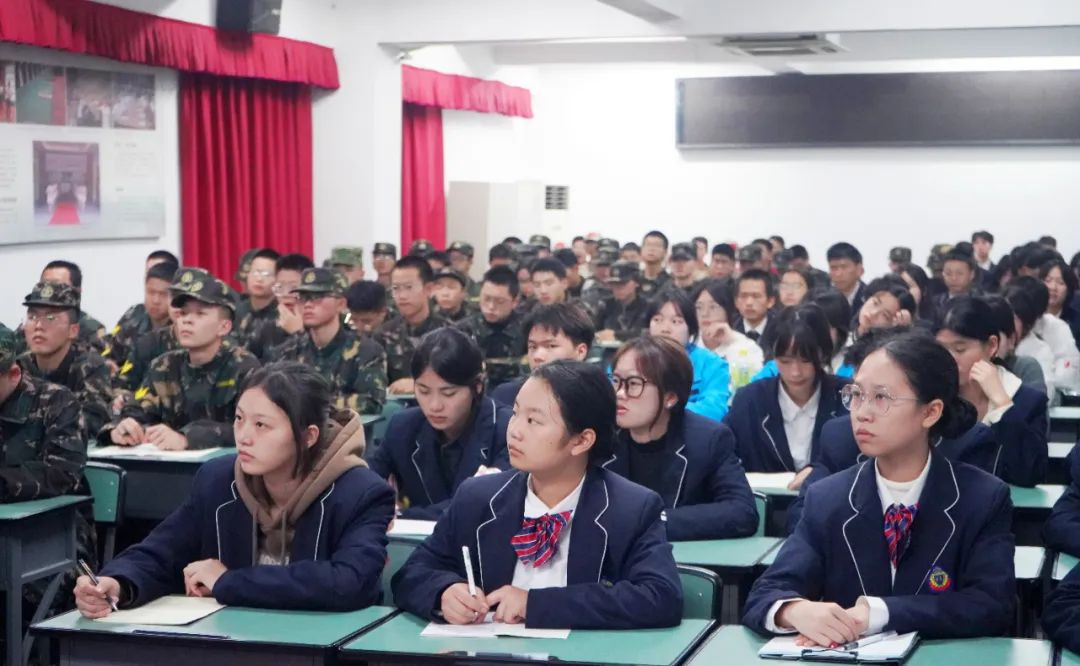 青春逢盛世 奋进正当时｜成都华商理工职业学校2024年秋季入团积极分子培训圆满结束